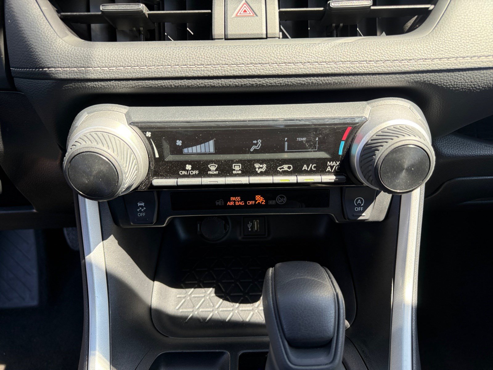 Used 2025 Toyota RAV4 LE AWD/4WD image 12