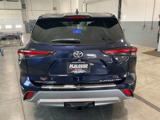 Used 2026 Toyota Highlander Platinum AWD/4WD image 5