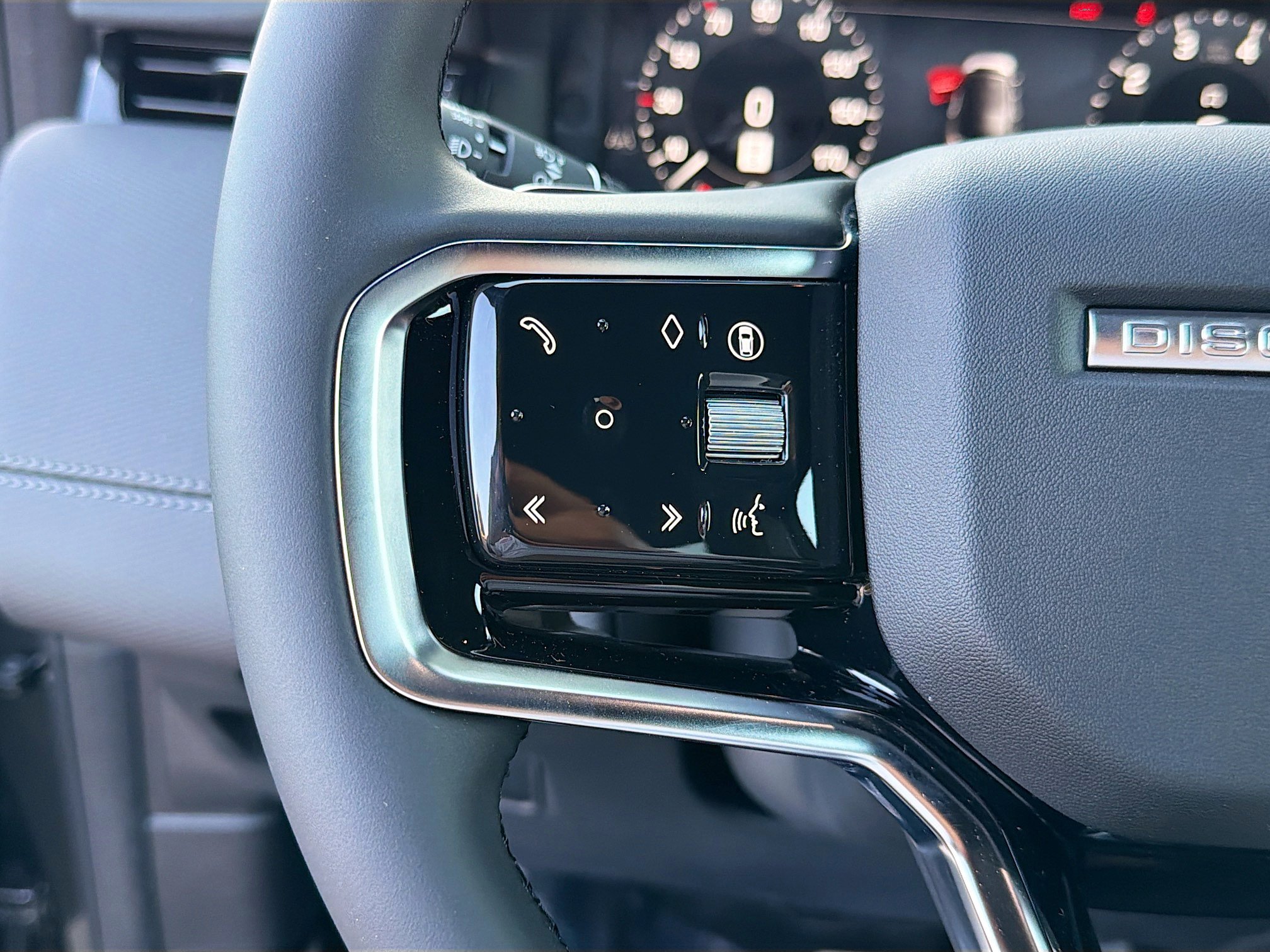 New 2026 Land Rover Discovery Sport Landmark AWD/4WD image 36