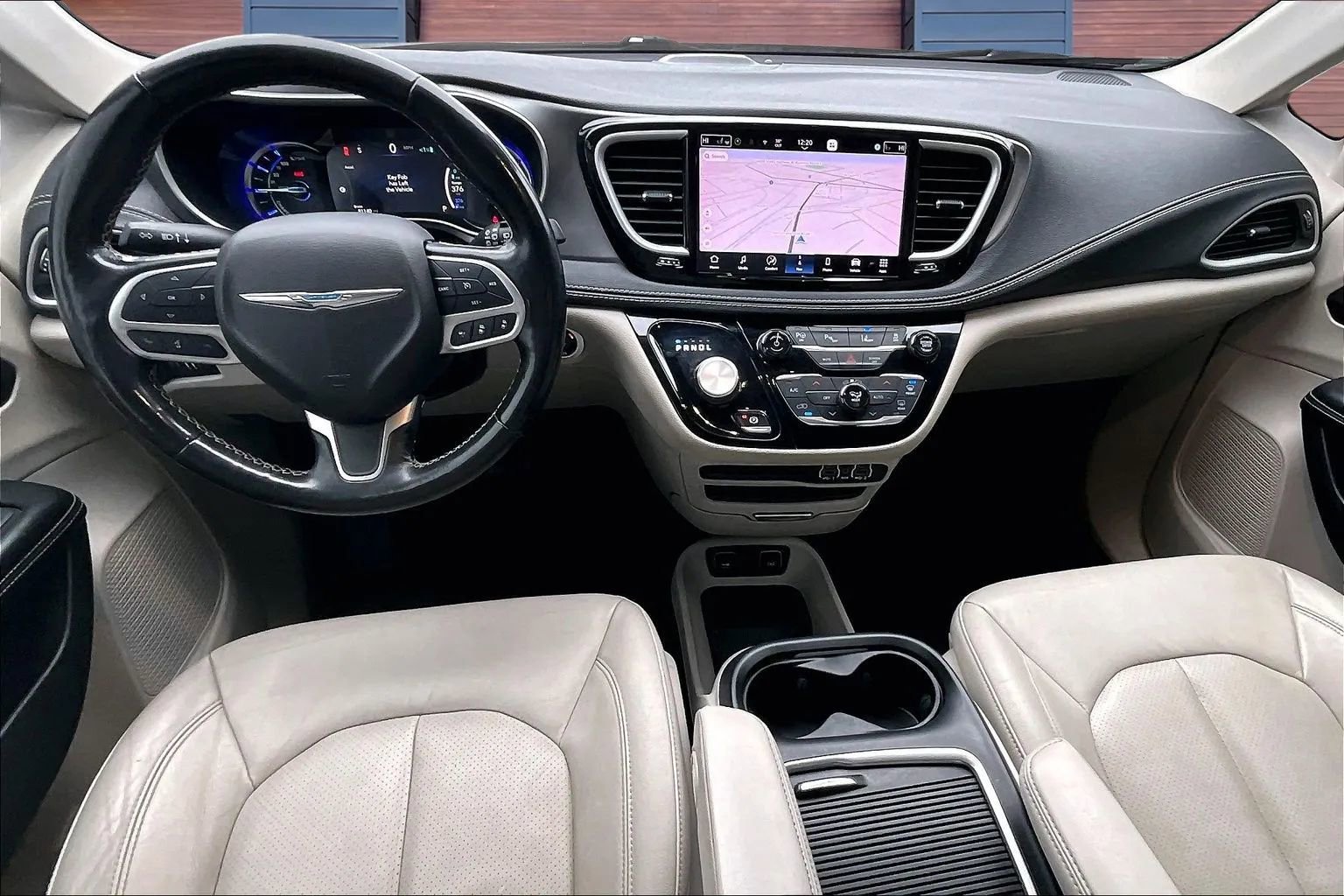Used 2021 Chrysler Pacifica Touring-L image 16