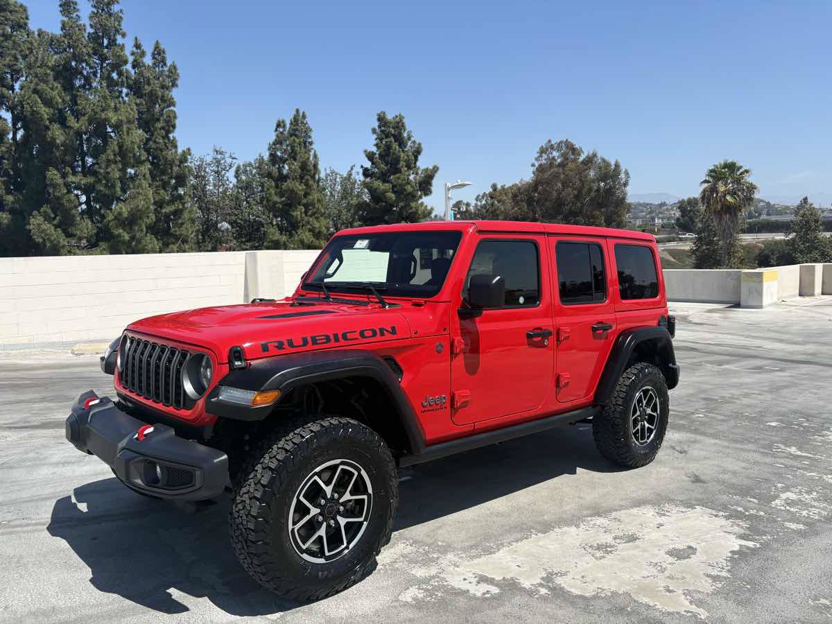 Used 2025 Jeep Wrangler Unlimited Rubicon w/ Convenience Group AWD/4WD image 7