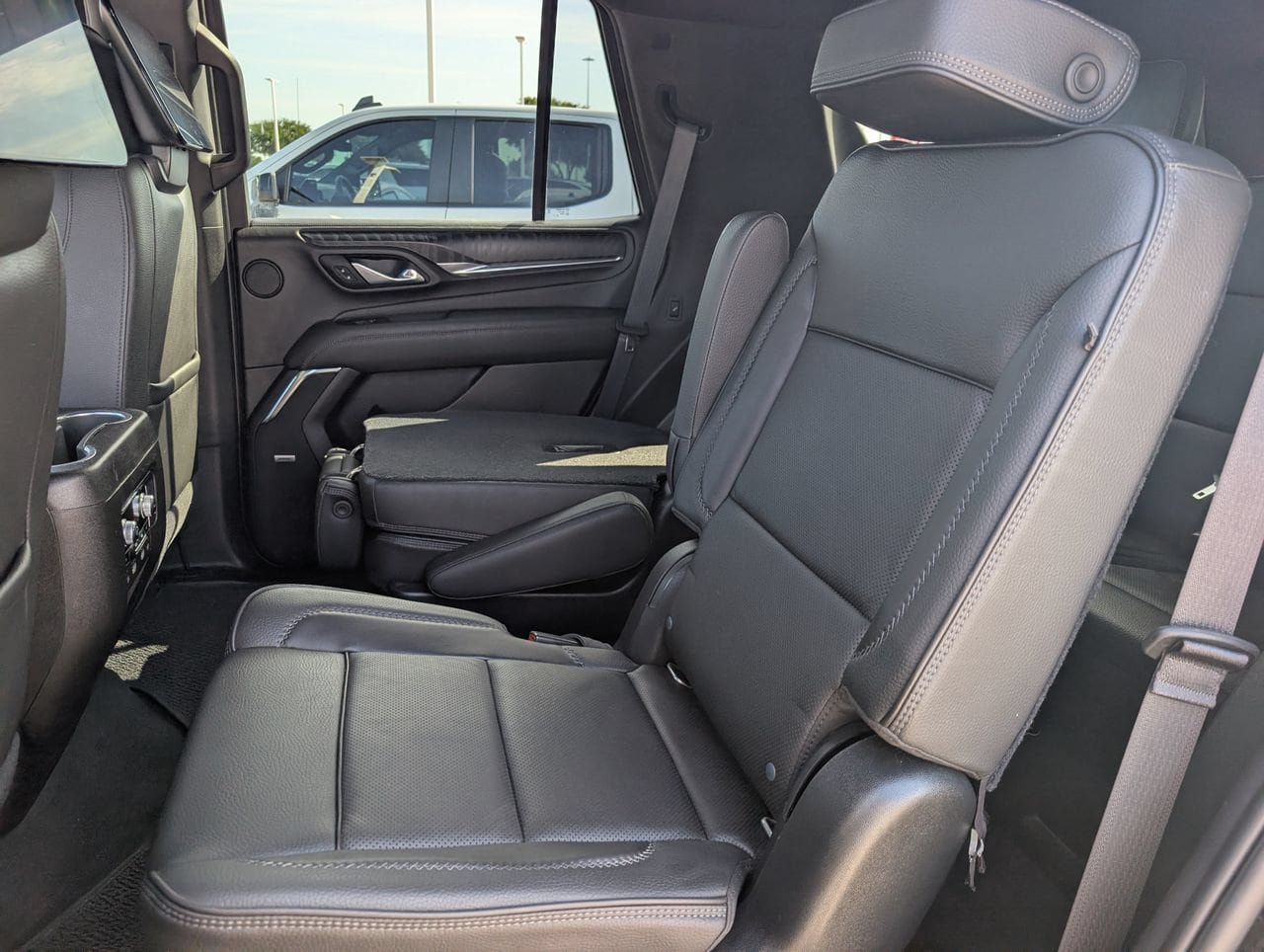 Used 2021 GMC Yukon Denali w/ Denali Premium Package AWD/4WD image 24