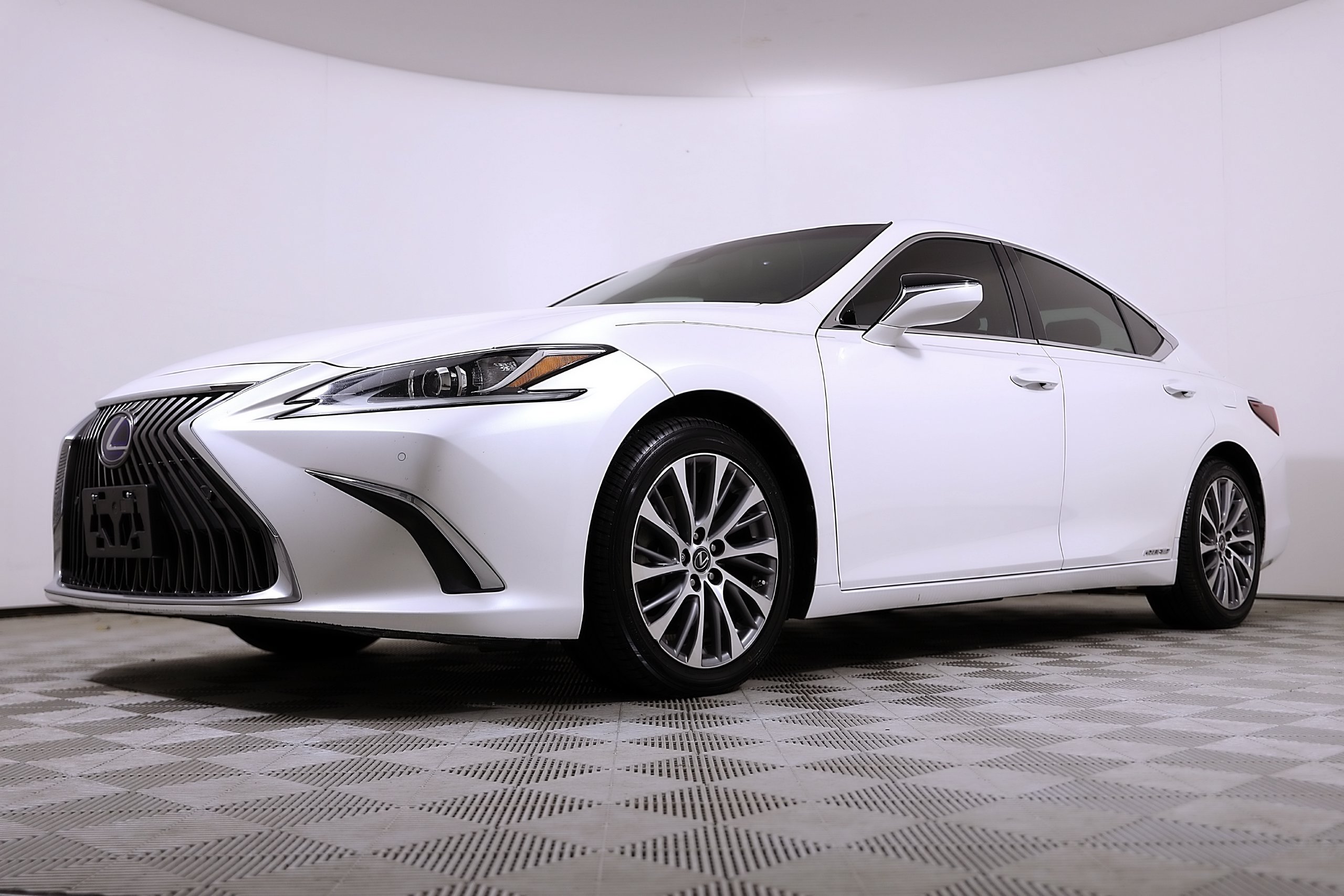 Used 2019 Lexus ES 300h w/ Premium Package FWD image 2