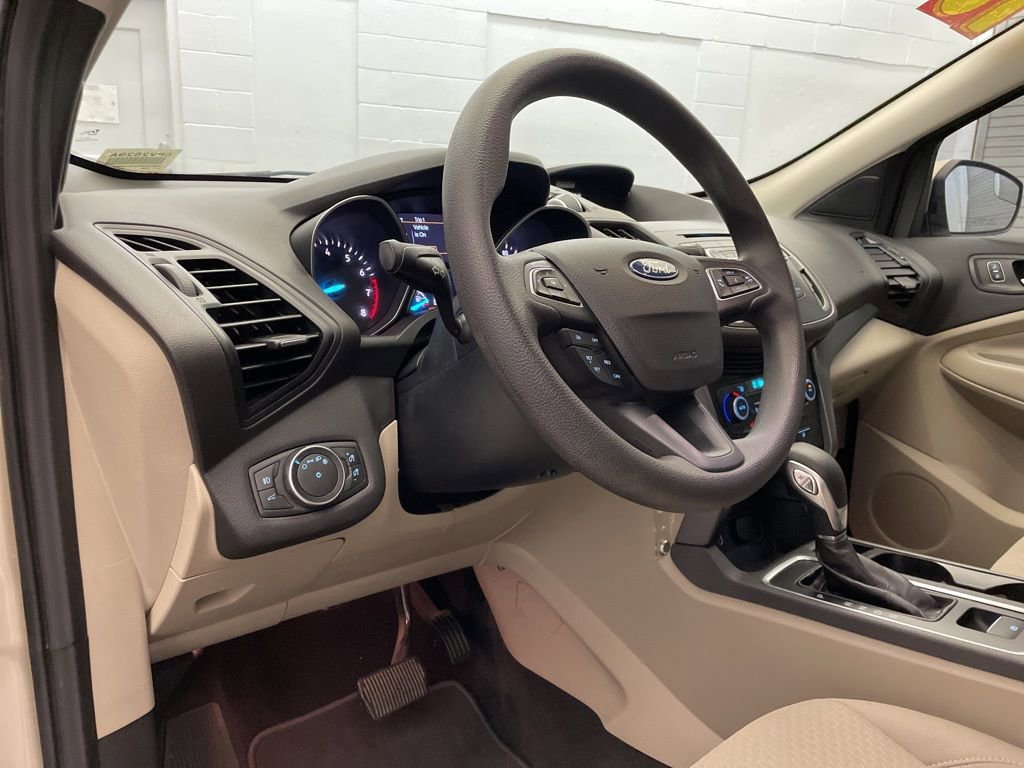 Used 2018 Ford Escape SE image 19