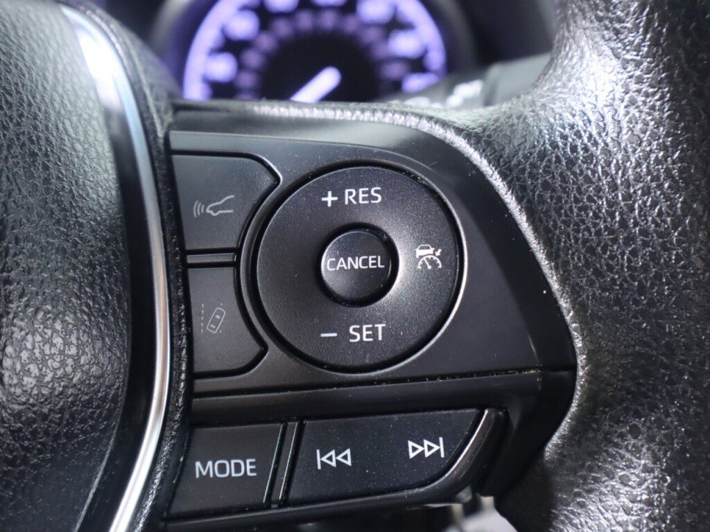 Used 2019 Toyota Camry LE FWD image 13