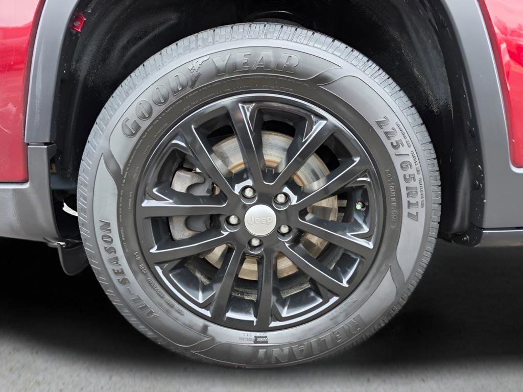 Used 2019 Jeep Cherokee Latitude Plus w/ Cold Weather Group image 11