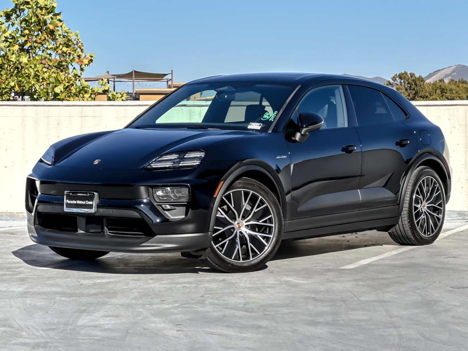 Used 2025 Porsche Macan Electric RWD image 1