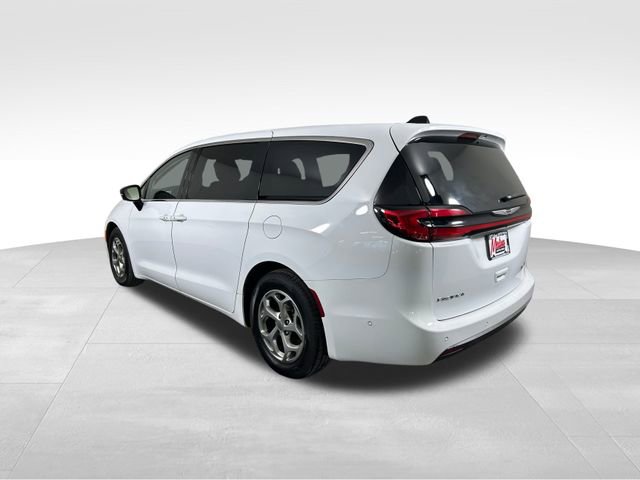 Used 2024 Chrysler Pacifica Limited image 4