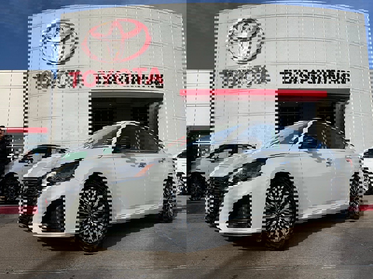 Used 2025 Nissan Altima 2.5 SV image 2