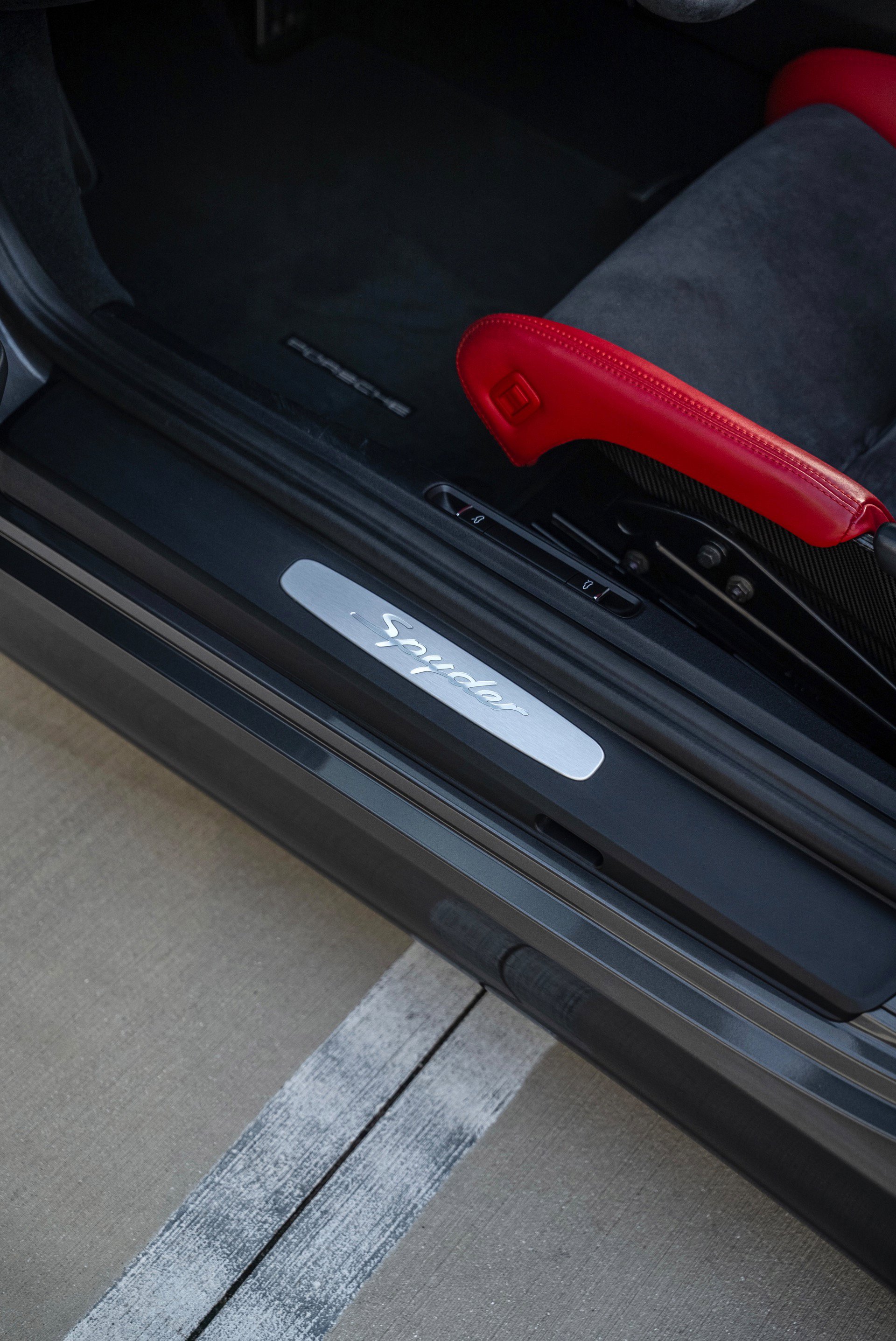 Used 2016 Porsche Boxster Spyder image 29