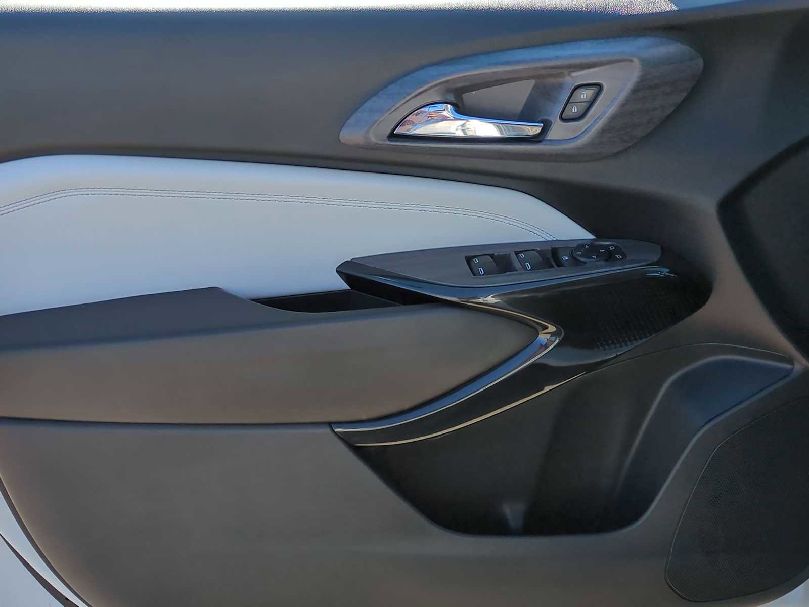 Used 2024 Chevrolet Trax LT w/ Driver Confidence Package image 10