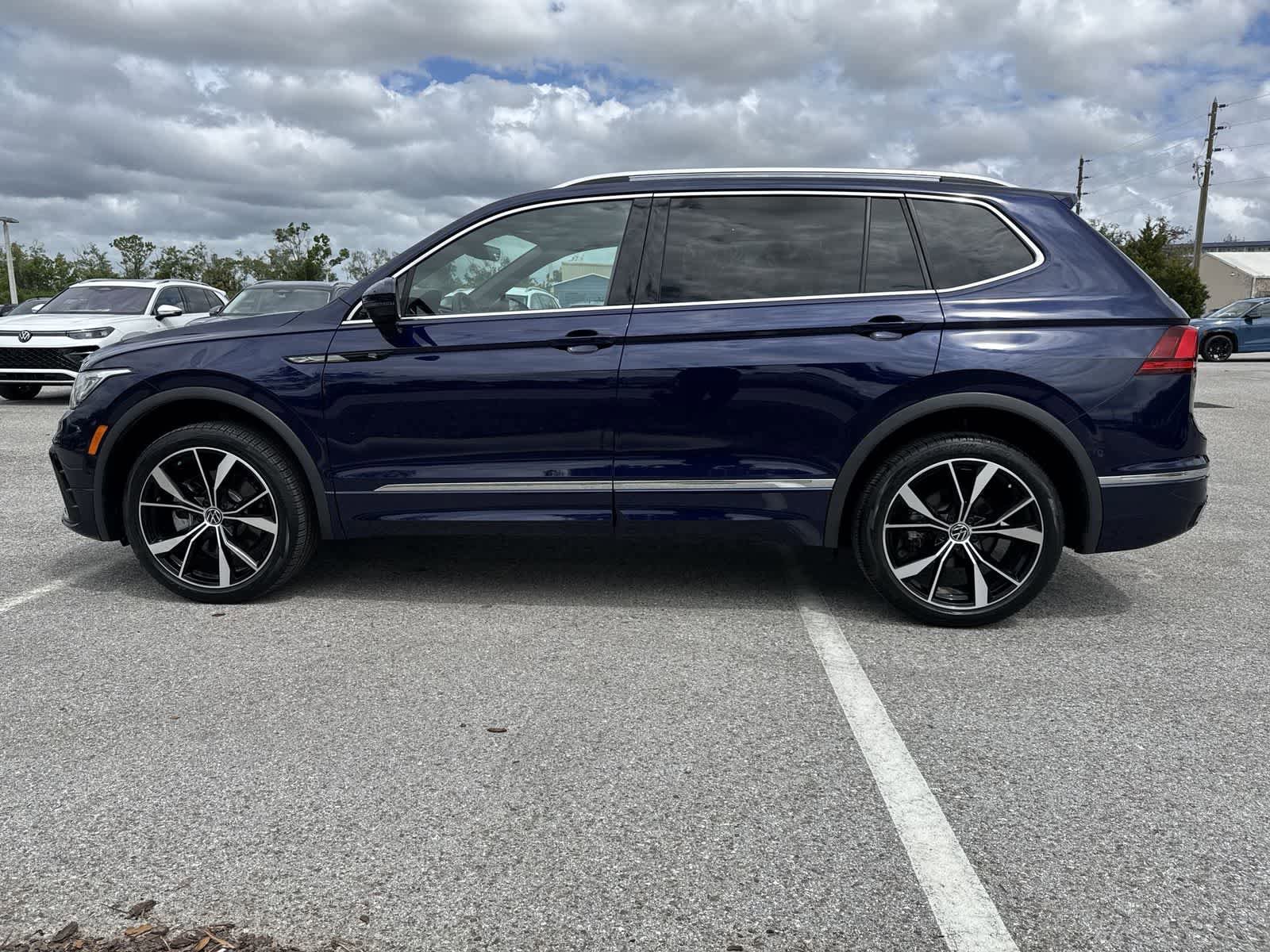 Used 2024 Volkswagen Tiguan SEL R-Line AWD/4WD image 5
