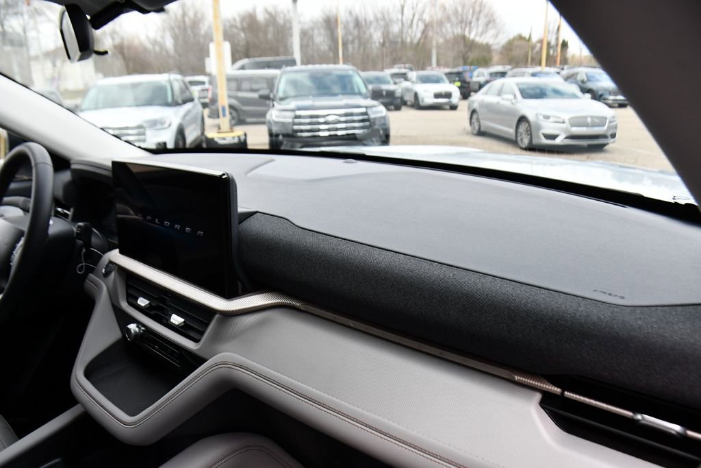 Used 2026 Ford Explorer Active w/ Active Comfort Package image 15