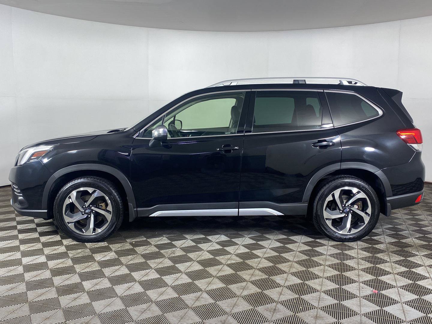 Used 2023 Subaru Forester Touring AWD/4WD image 9