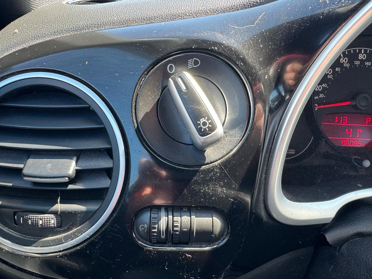 Used 2012 Volkswagen Beetle 2.5 image 25