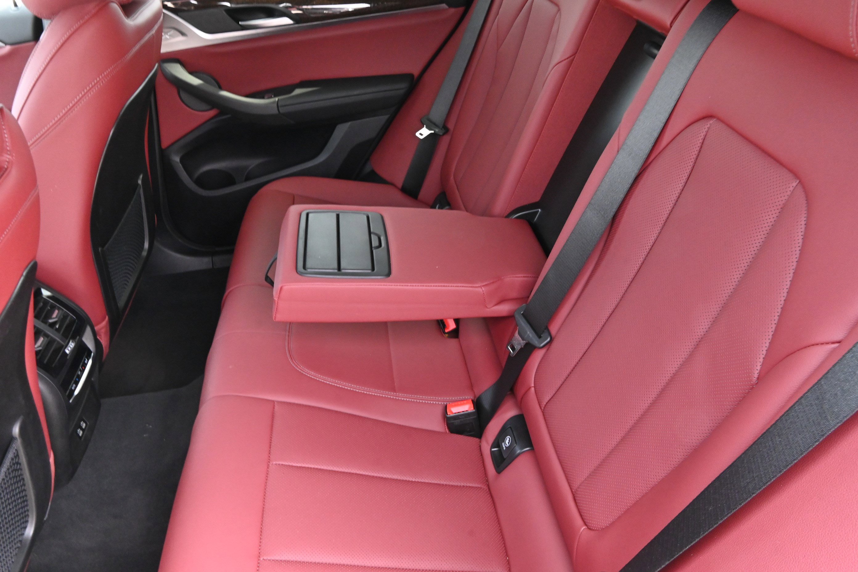 Certified 2025 BMW X4 xDrive30i w/ Premium Package image 13