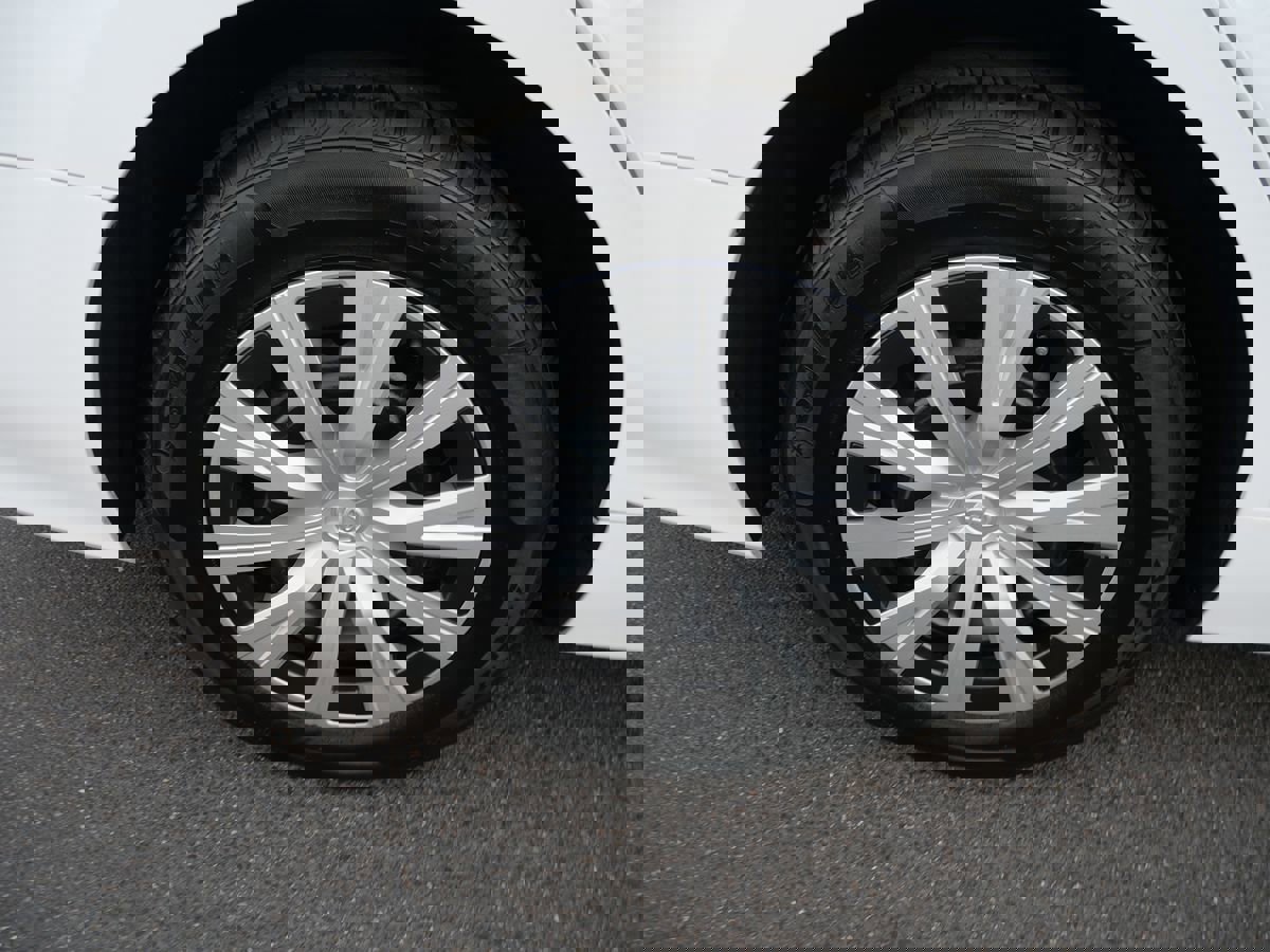 Used 2022 Toyota Camry LE image 32