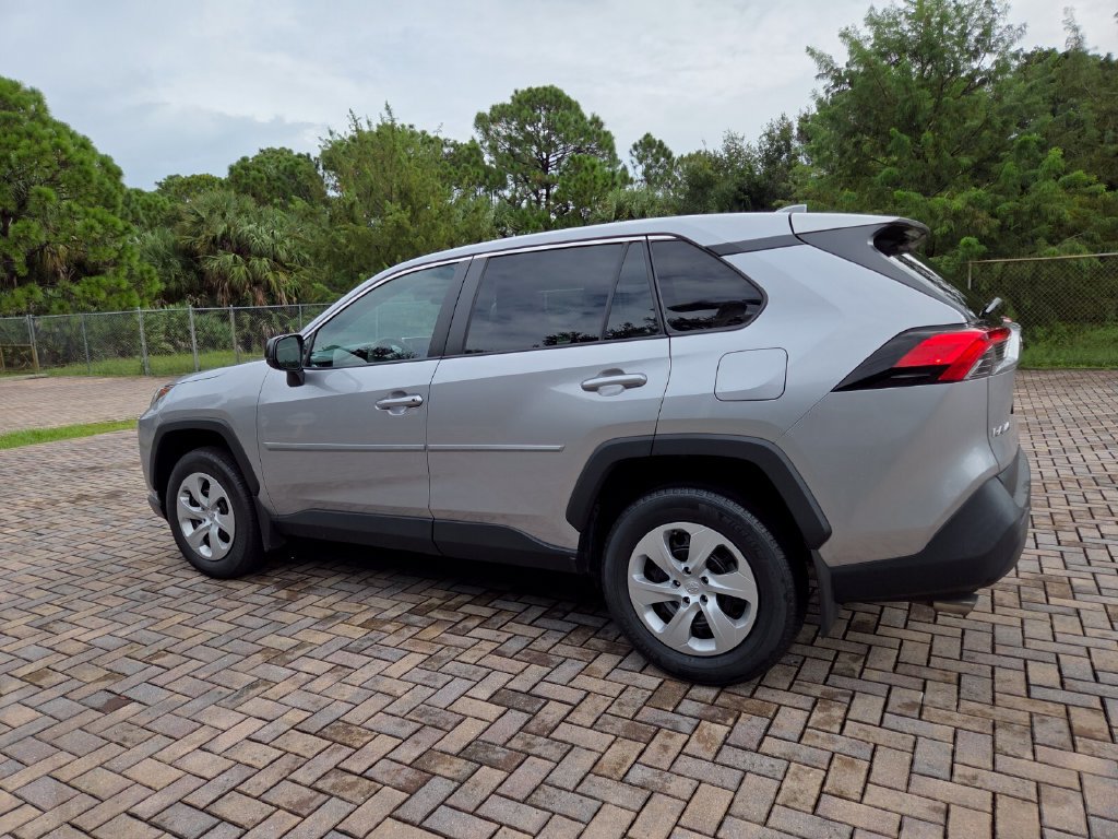 Certified 2024 Toyota RAV4 LE AWD/4WD image 9