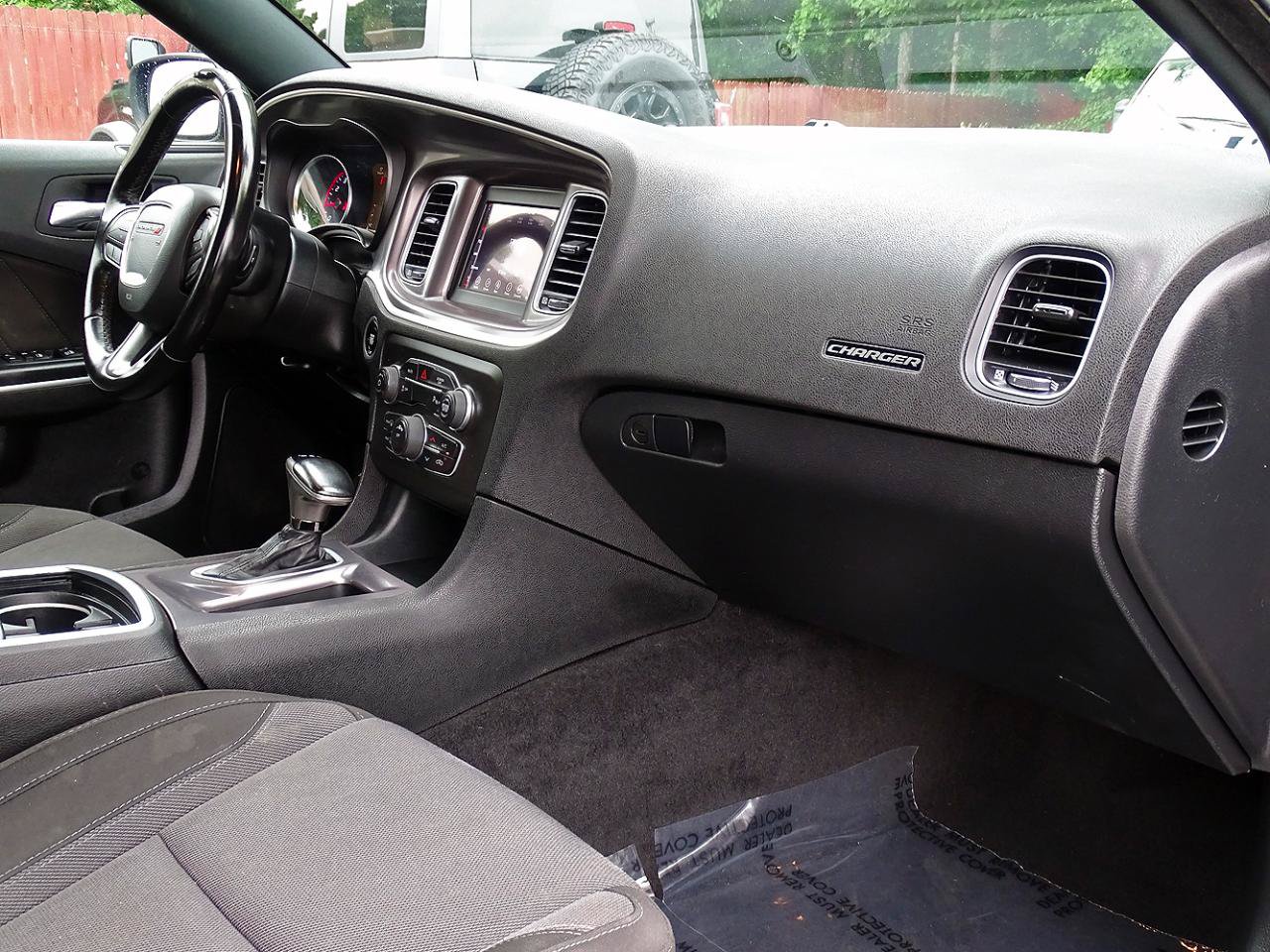 Used 2022 Dodge Charger SXT RWD image 31