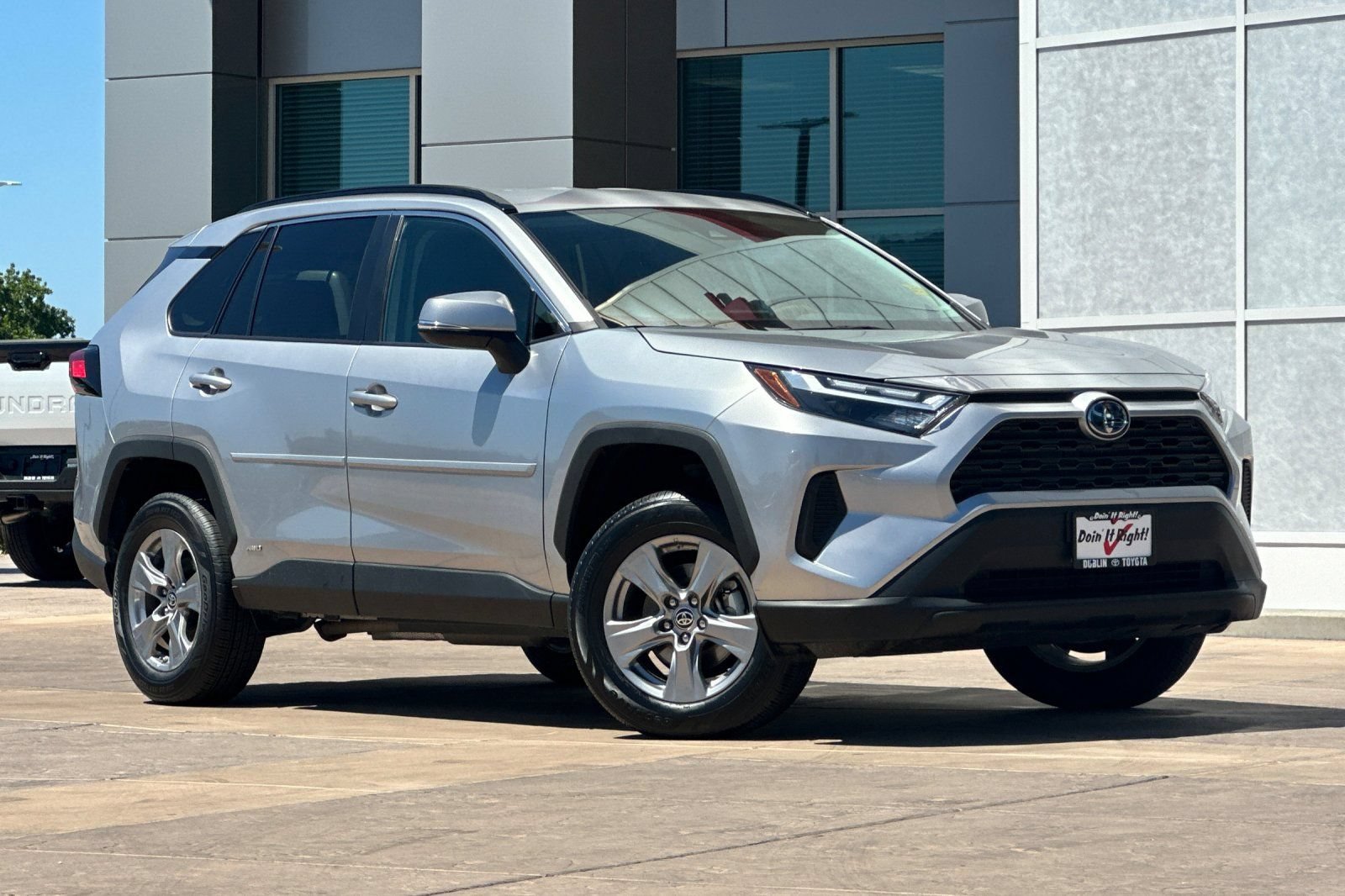 Used 2023 Toyota RAV4 LE AWD/4WD image 2
