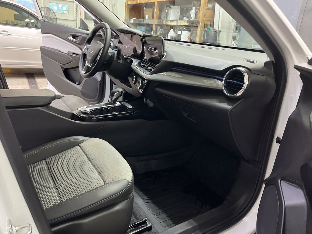 Used 2026 Chevrolet Trax LT w/ Midnight Edition FWD image 29