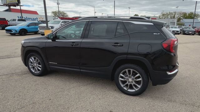 Used 2022 GMC Terrain SLT w/ Tech Package AWD/4WD image 9