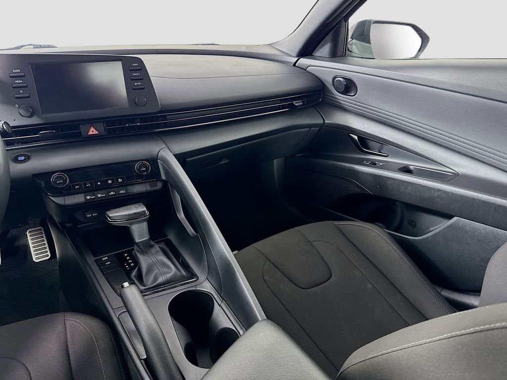 Certified 2025 Hyundai Elantra Sport FWD image 23