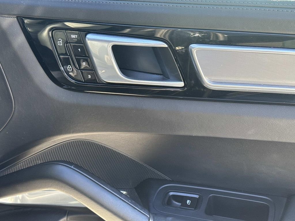 Used 2021 Porsche Cayenne Turbo image 20