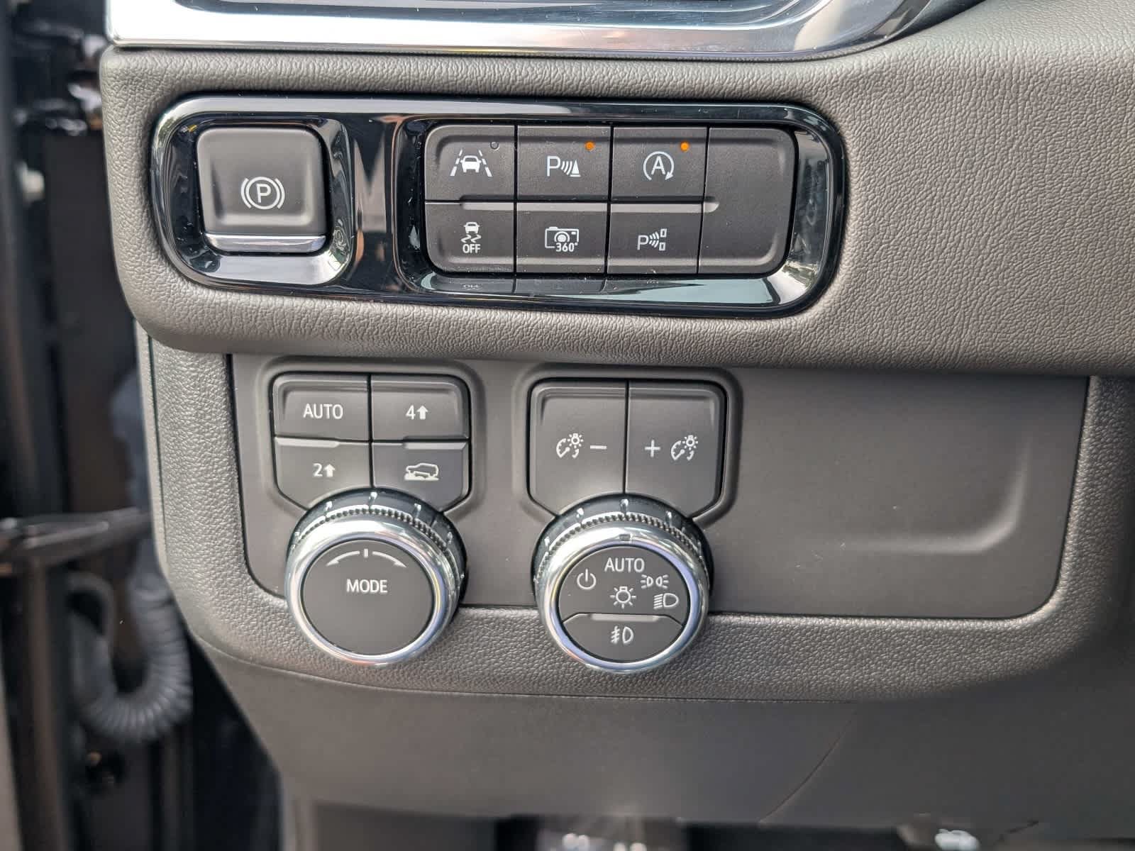 Certified 2026 GMC Yukon Denali w/ Sun & Power Step Package AWD/4WD image 25