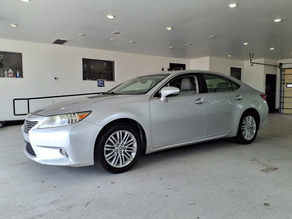 Used 2013 Lexus ES 350 w/ Luxury Pkg FWD image 2