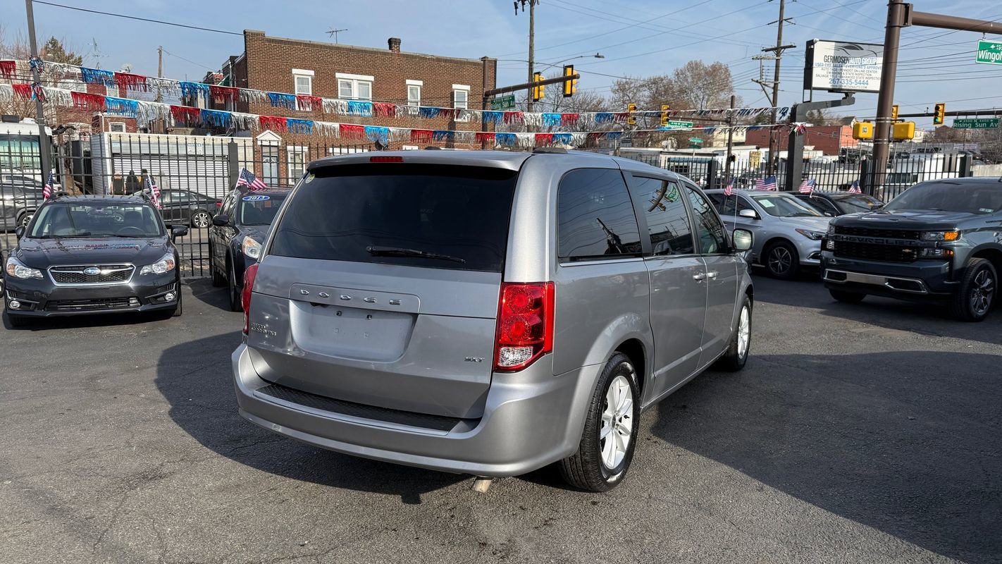Used 2018 Dodge Grand Caravan SXT FWD image 5