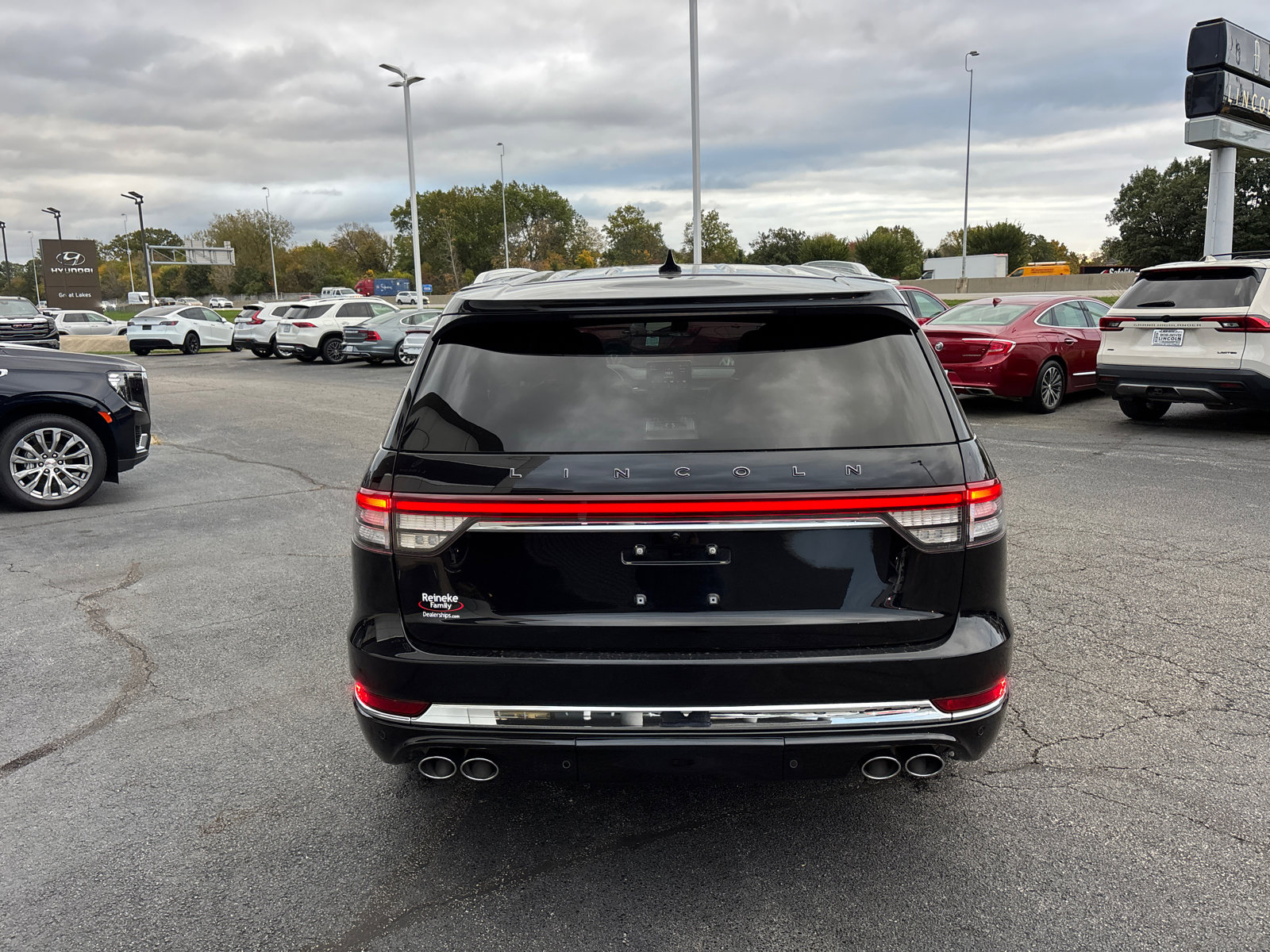 Used 2023 Lincoln Aviator Black Label w/ Class IV Trailer Tow Package image 6