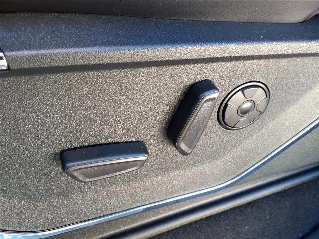 New 2026 Ford F350 Platinum w/ FX4 Off-Road Package image 17