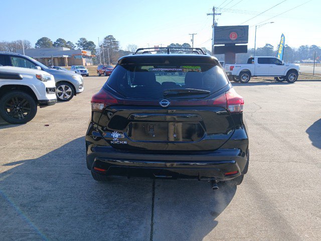Used 2022 Nissan Kicks SR w/ Interior Electronics Package FWD image 4