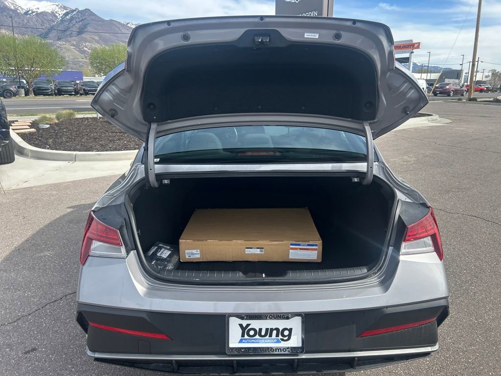 Used 2025 Hyundai Elantra SEL image 26