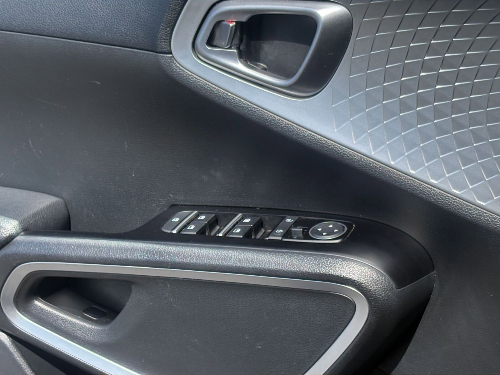 Used 2025 Kia Soul LX w/ LX Technology Package FWD image 18