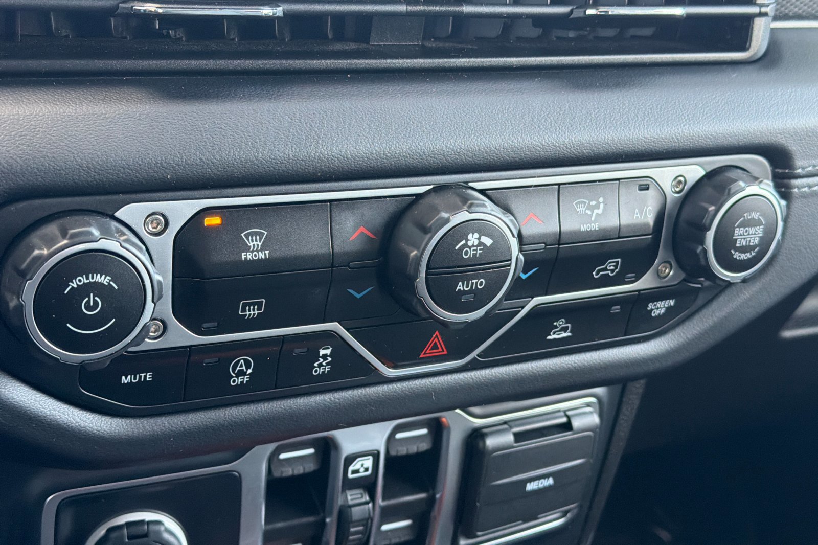 Used 2025 Jeep Wrangler Unlimited Rubicon image 19