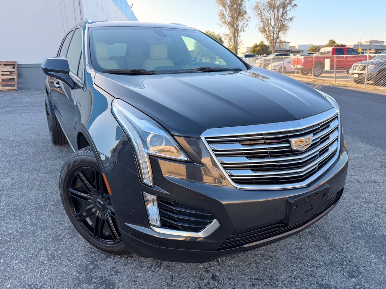Used 2019 Cadillac XT5 FWD image 3