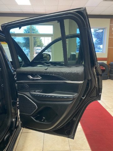 Used 2022 Jeep Grand Cherokee Trailhawk w/ Advanced Protech Group II AWD/4WD image 12