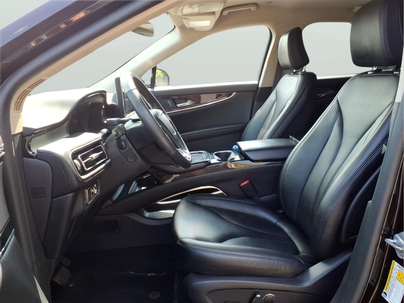 Used 2023 Lincoln Nautilus AWD w/ Premium Package image 16