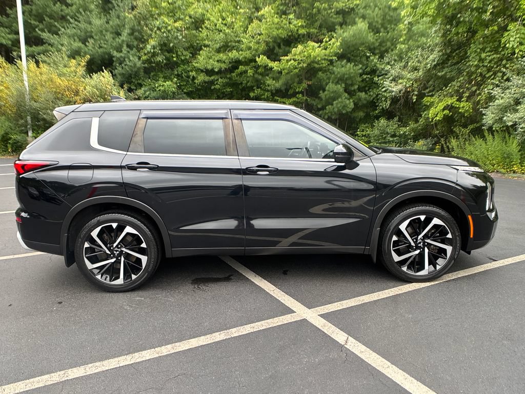 Used 2023 Mitsubishi Outlander SE AWD/4WD image 6