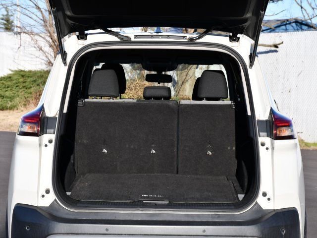 Used 2023 Nissan Rogue SV image 24