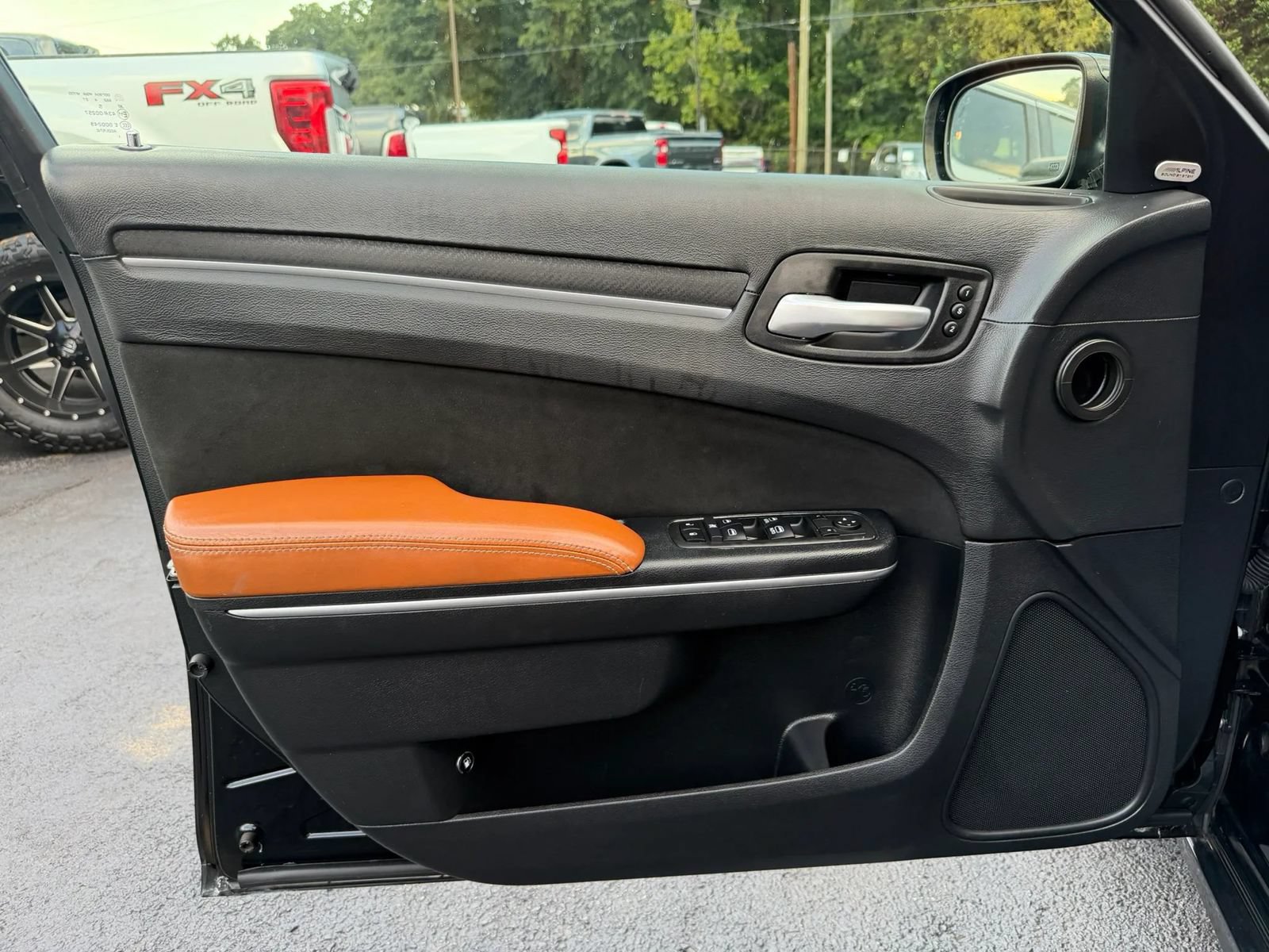 Used 2014 Chrysler 300 SRT8 w/ Leather Interior Group RWD image 27