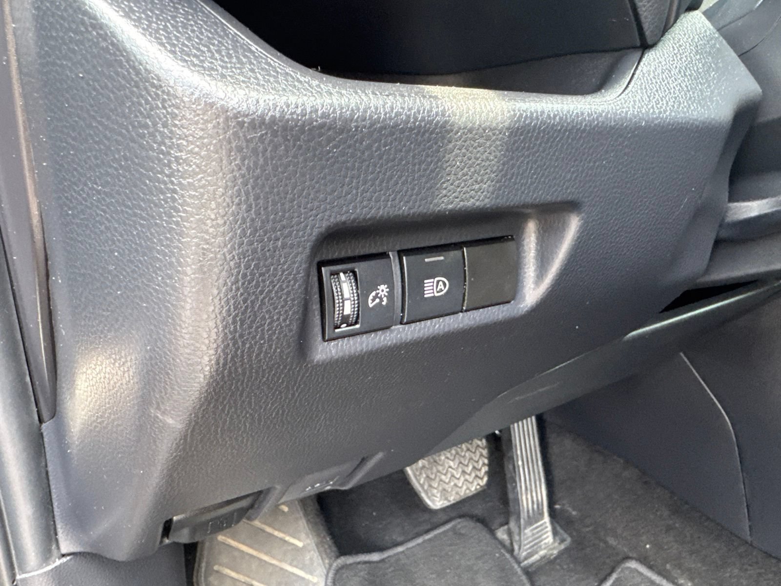Used 2024 Toyota RAV4 XLE FWD image 16