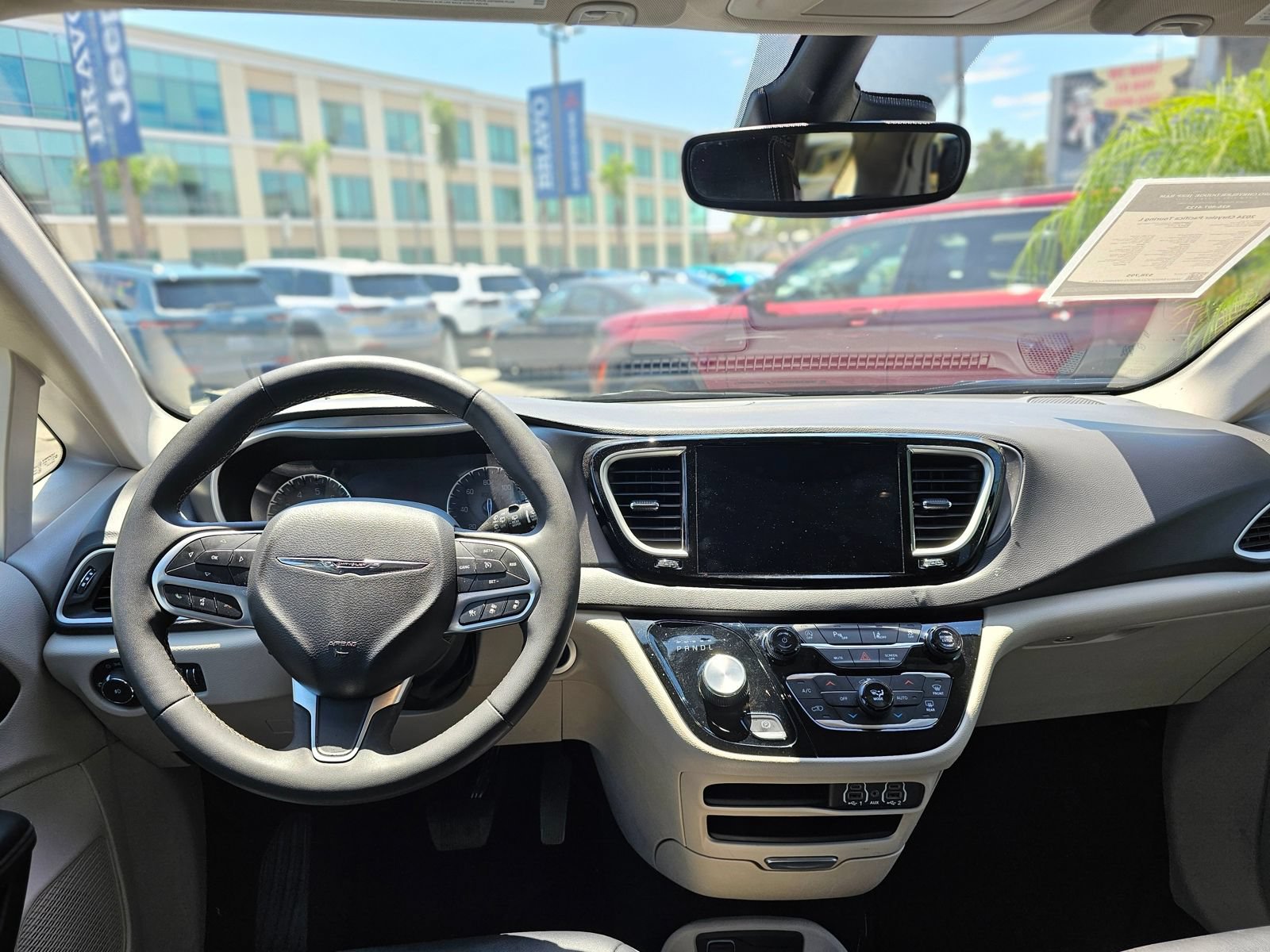 Used 2024 Chrysler Pacifica Touring-L FWD image 27