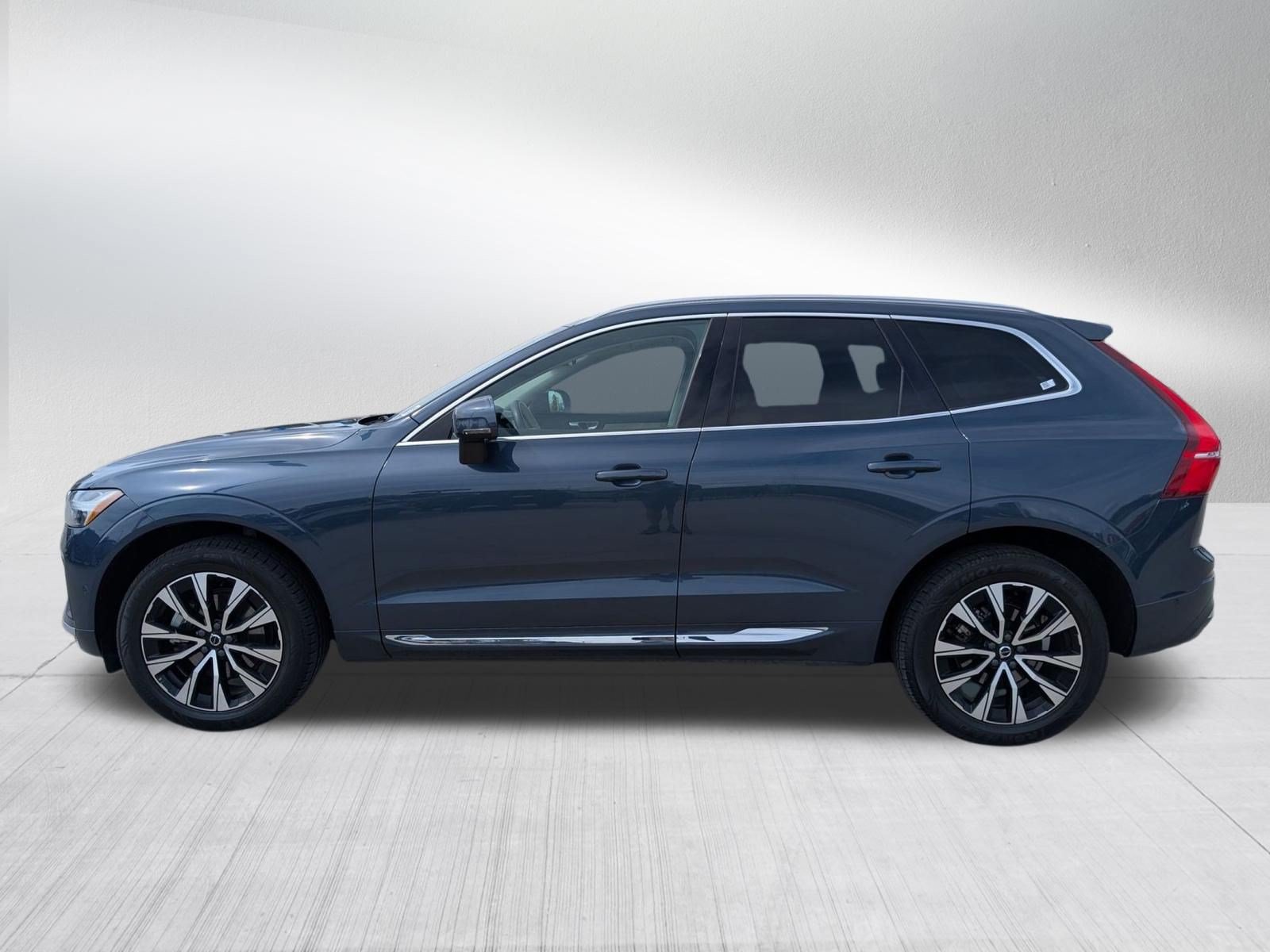 Used 2023 Volvo XC60 B5 Plus AWD/4WD image 3
