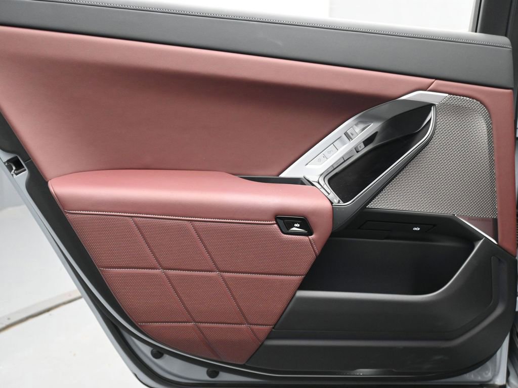 Used 2023 BMW 760i xDrive image 20