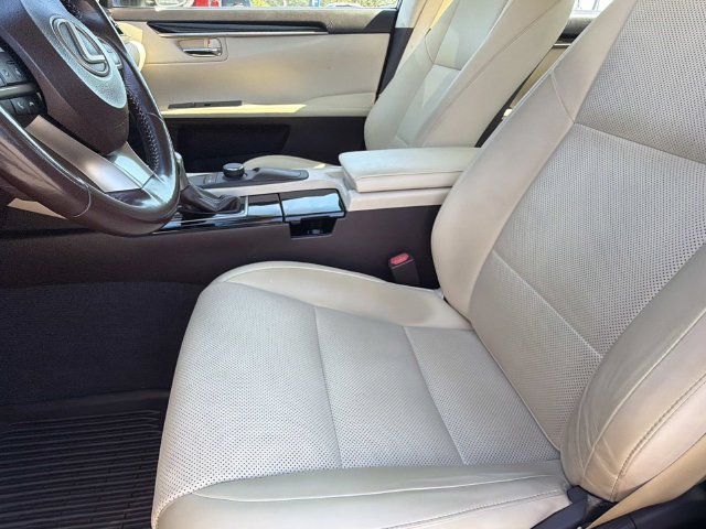 Used 2016 Lexus ES 350 w/ Accessory Package FWD image 18