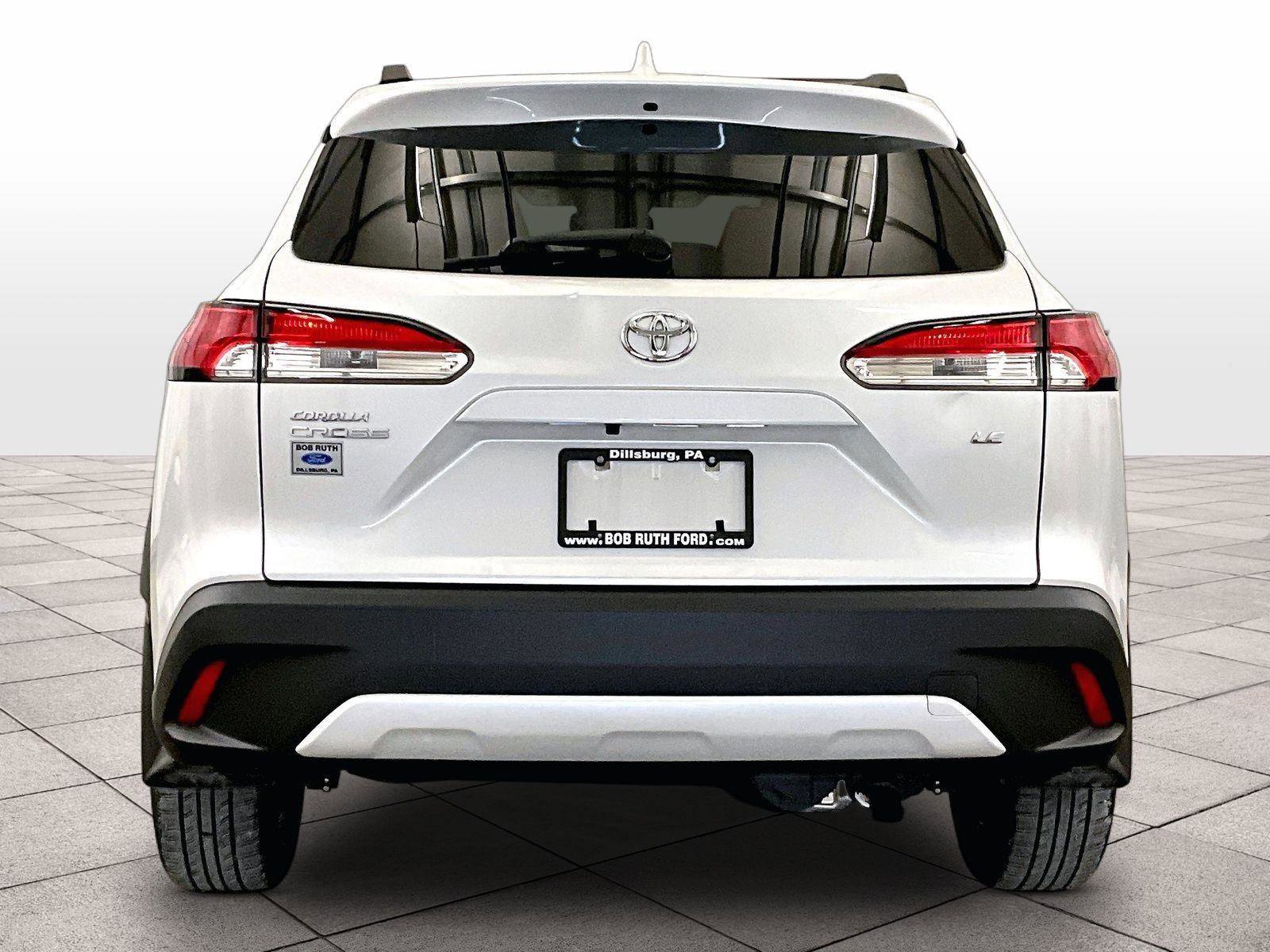 Used 2023 Toyota Corolla Cross LE w/ Moonroof Package FWD image 5