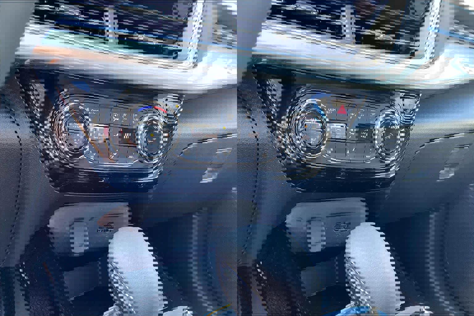 Certified 2024 Chevrolet Trax LT w/ Driver Confidence Package image 30